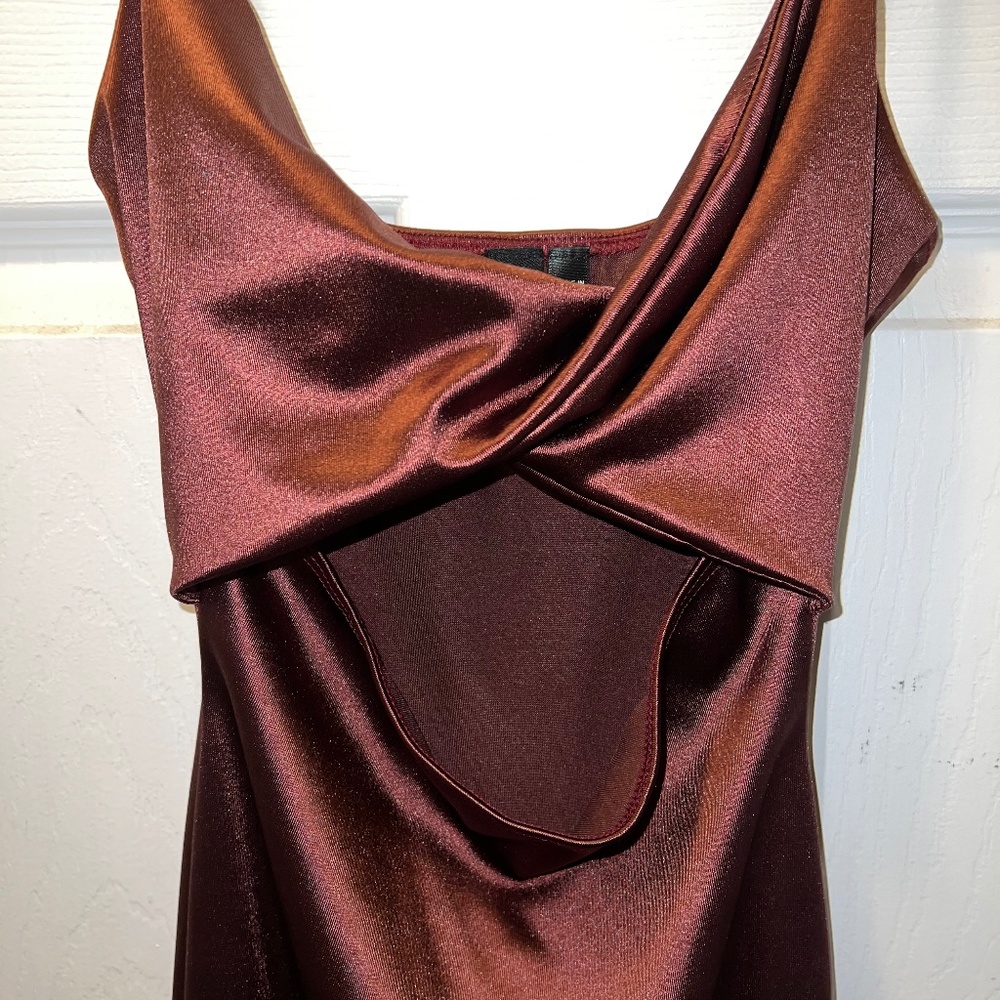 Windsor MIDI dress with cutout